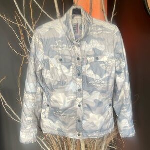 Stio women’s Skycrest Insulated snap shacket…